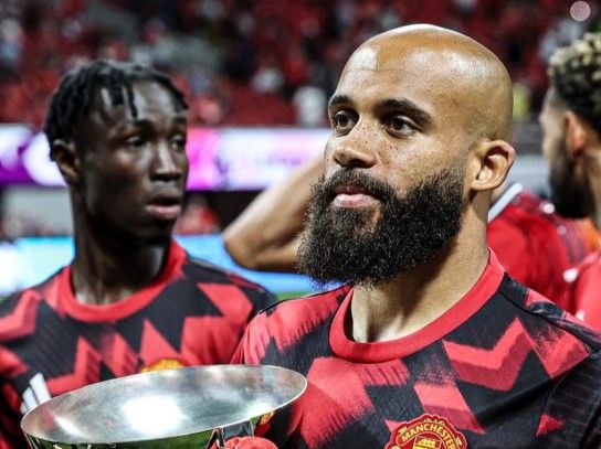 开云体育官网-姆伯莫：球队现实目标是尽快重返欧战，曼联球迷令人疯狂