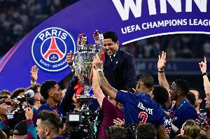 开云体育下载-纳赛尔：欧冠决赛前训练时K77受伤无法行走 但只剩一条腿都想参赛