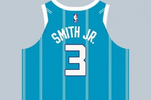 上赛季场均9.9分！球衣记者：小尼克-史密斯球衣号码从8号改为3号