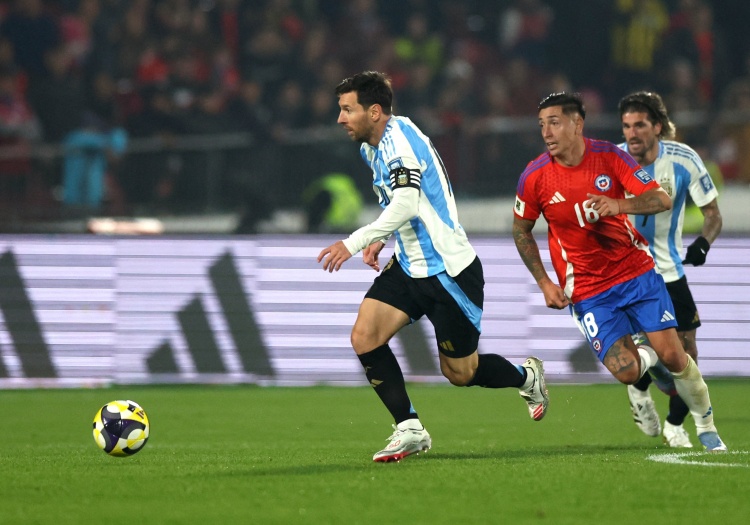 距离第一4球！梅西打入生涯世预赛第35球历史第3，C罗36球第2