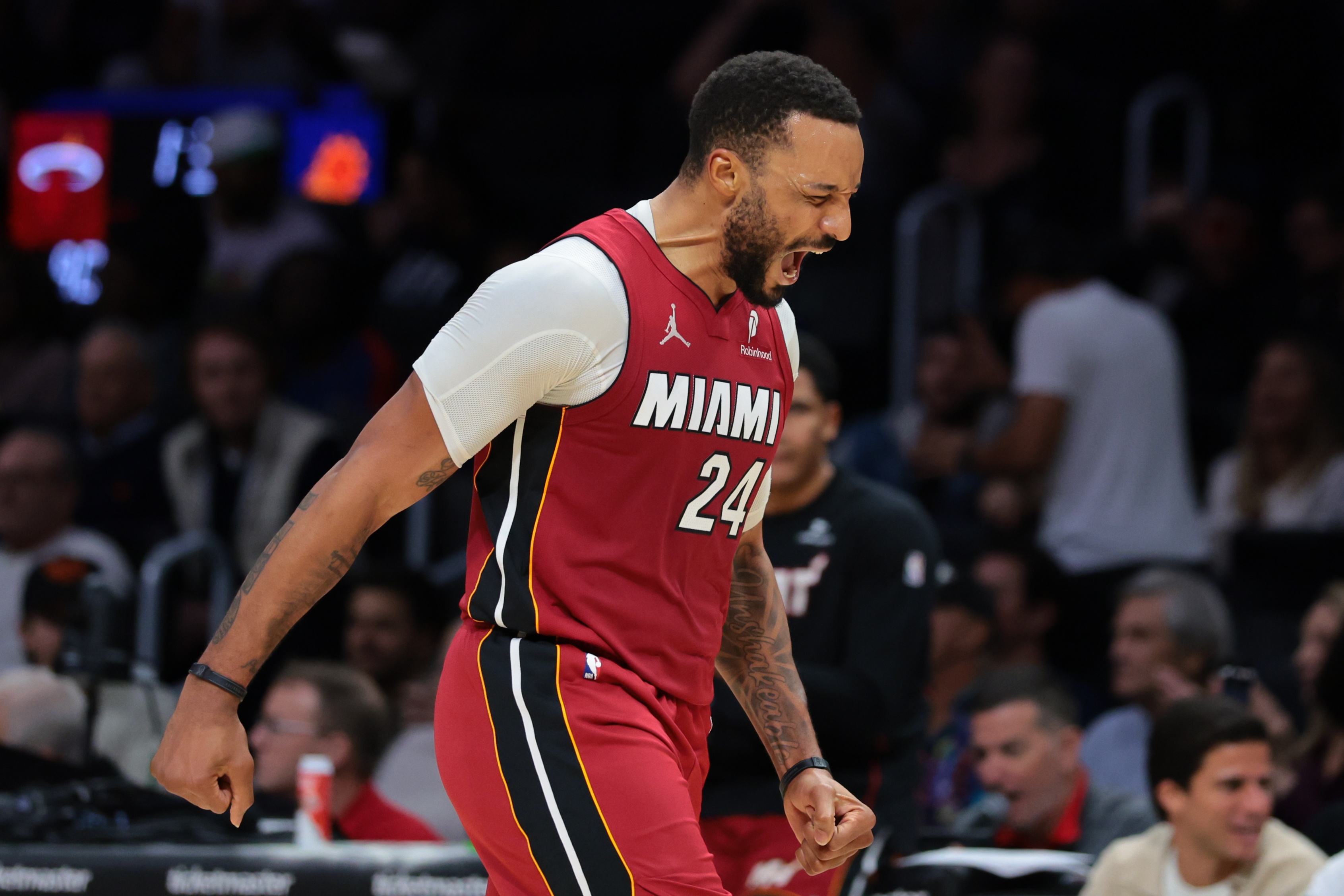 开云体育app-明天热火客战绿军 鲍威尔不在伤病名单可以出战 维金斯也能打