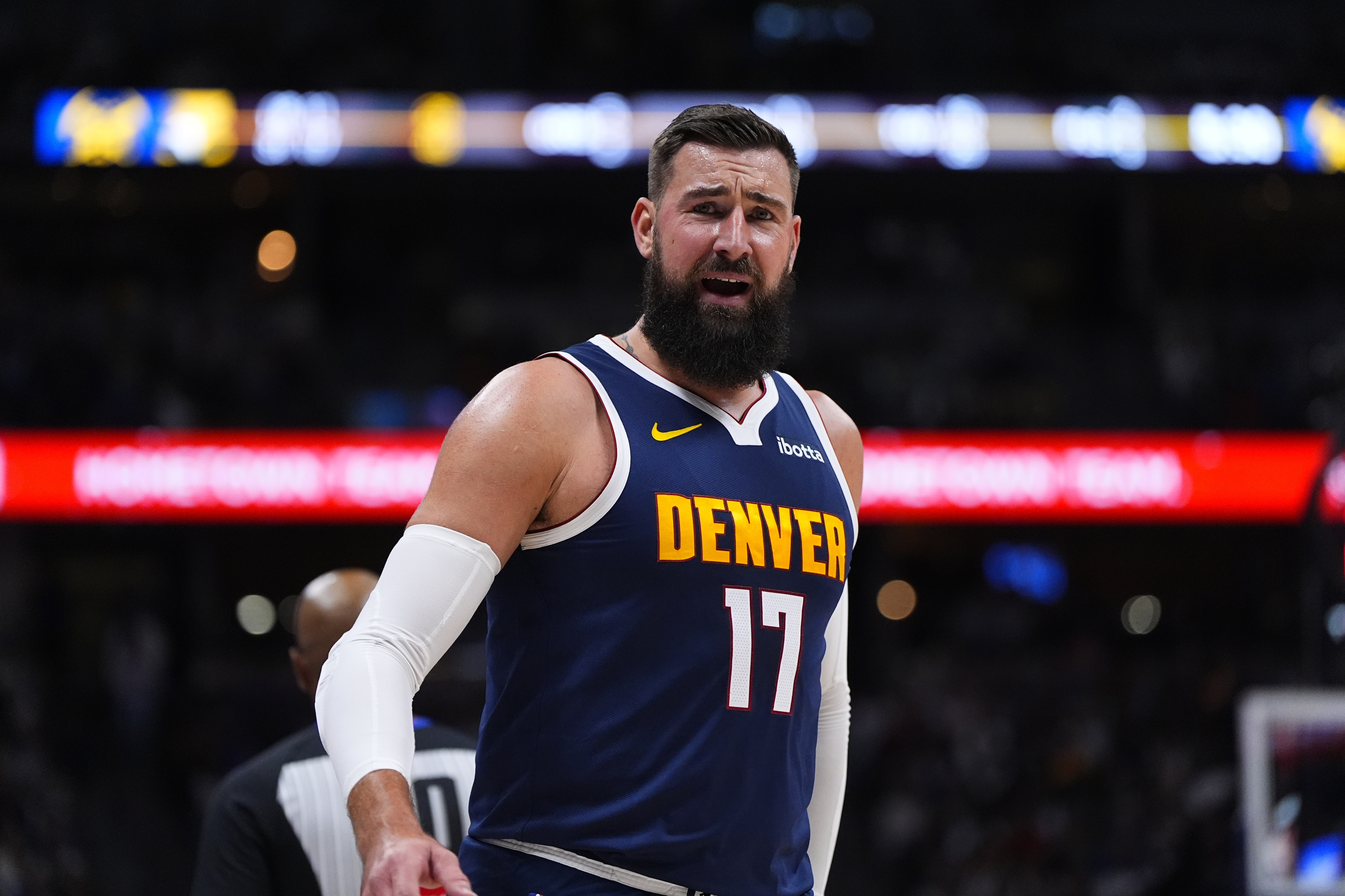 今天打双塔！瓦兰丘纳斯首发17分钟 6中4&amp;5罚全中拿到13分6板