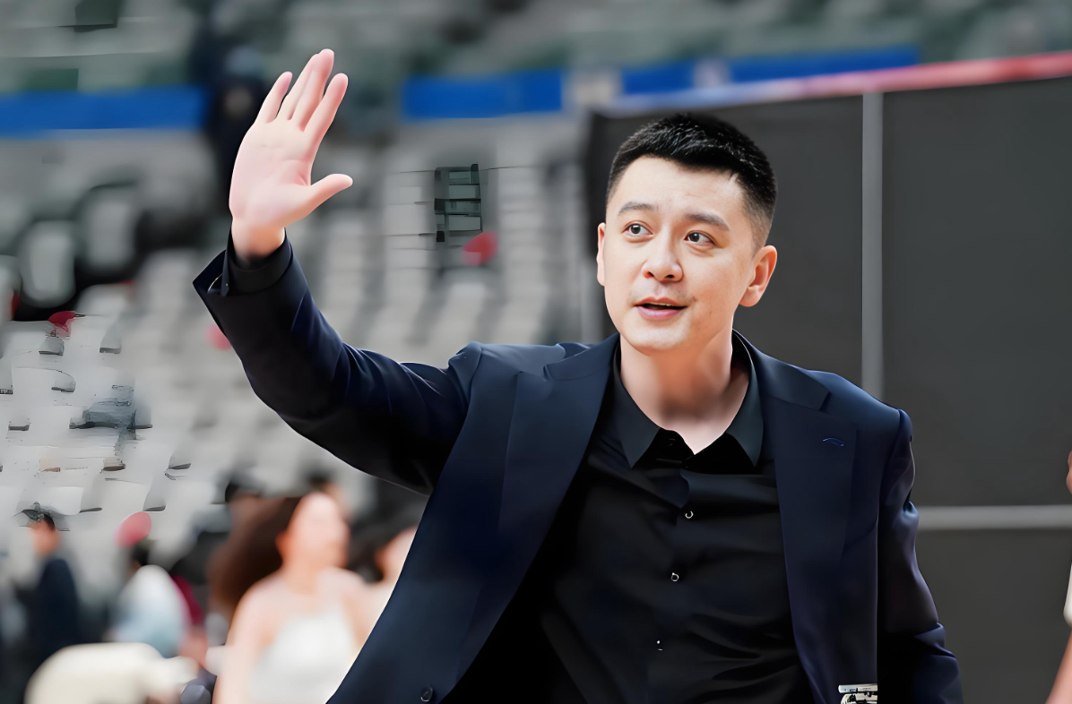 开云官网-杨鸣1个人离开辽宁队！在个人媒体发文，感慨万千